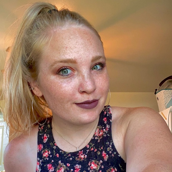 Meet your Posher, Mackenzie - Picture 2 of 3